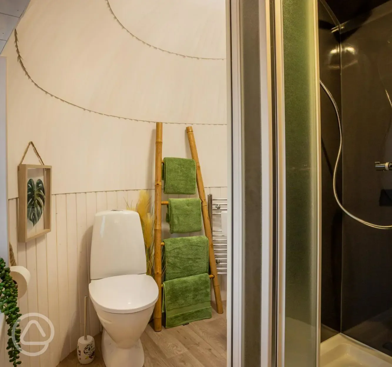 Drummond glamping cabin ensuite bathroom