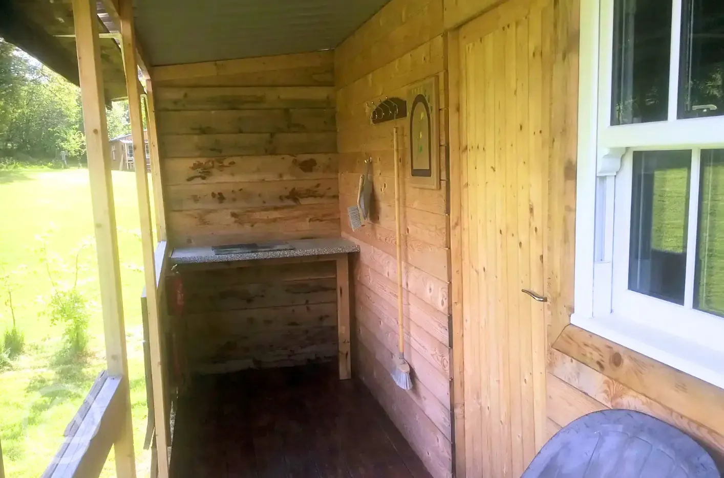 Buttercup cabin outdoor cooking space