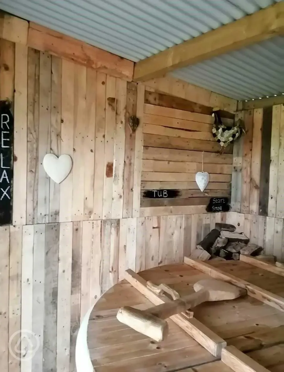 Shepherd's Hut hot tub