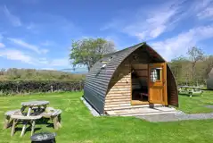 Camping pod with a picnic bench and fire pit Camping pod with a picnic bench and fire pit