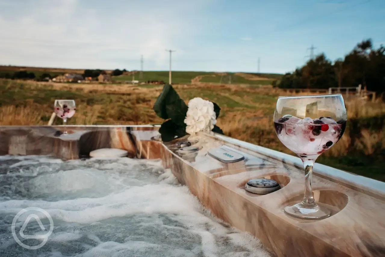 Family glamping pod with hot tub 