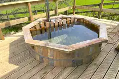 Shepherd's hut private hot ub