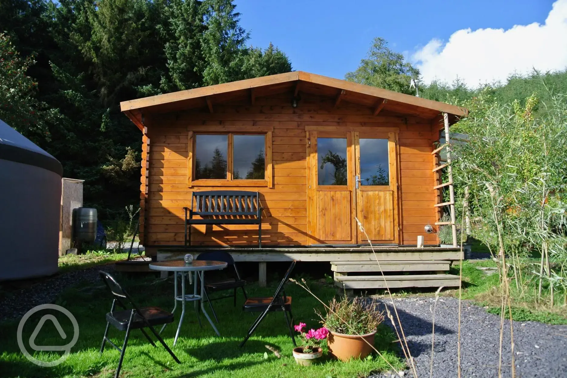 Ty Crwn Bach Idris yurt kitchen