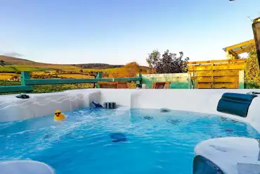 Shepherds hut hot tub