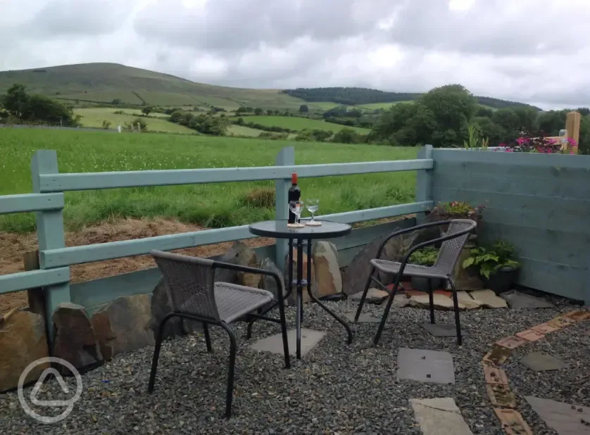 Skylark shepherd's hut outdoor seating