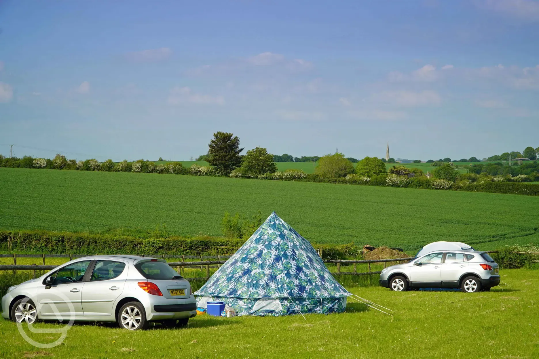 Non electric grass tent pitches