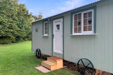 Starry Meadow Glamping