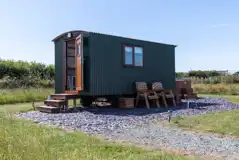 Thrift shepherd's hut (pet friendly) exterior