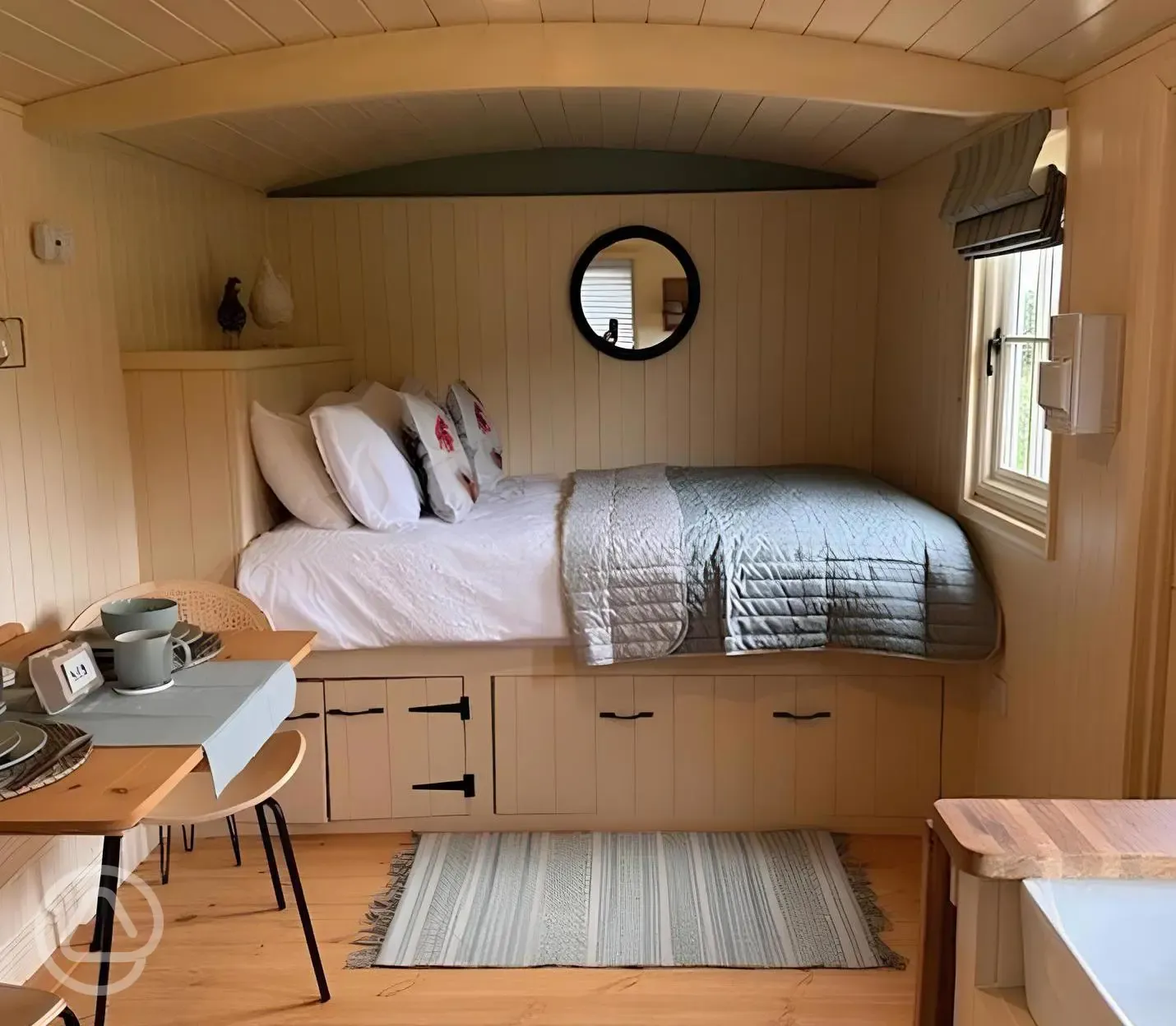 Shepherd's hut bedroom area with double bed (bedding and towels included)