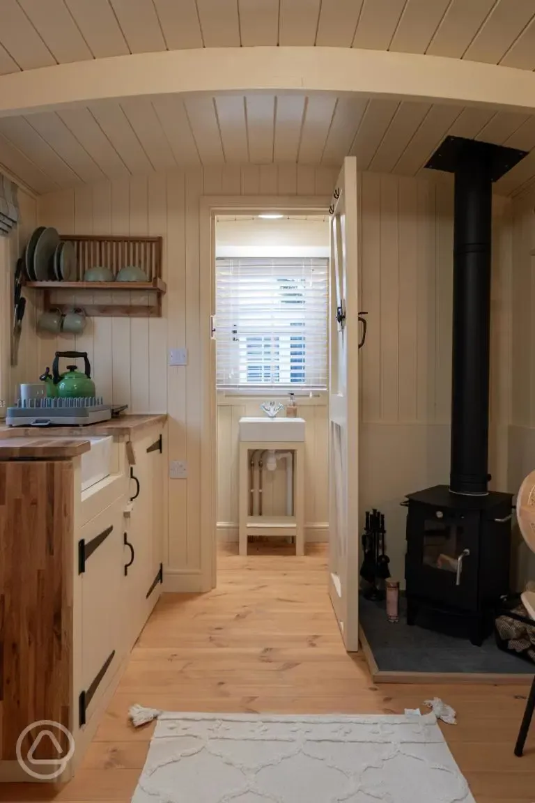 Shepherd's hut ensuite