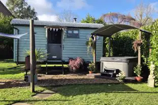 Briars Hut, Spooner Row, Wymondham, Norfolk Briars Hut, Spooner Row, Wymondham, Norfolk