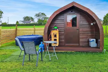 Camping pod and private Lay-Z Spa hot tub
