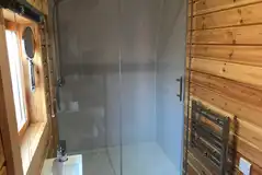 Ensuite glamping pod bathroom