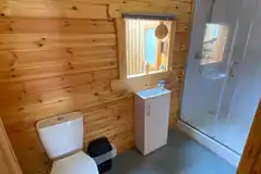 Ensuite glamping pod bathroom