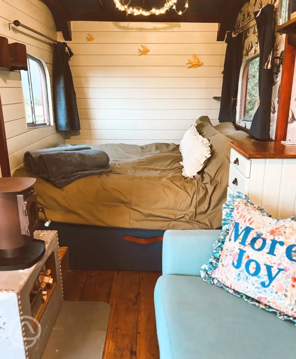 The Swallows Nest Horse Lorry double bed