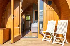 Cedar glamping pod porch area Cedar glamping pod porch area