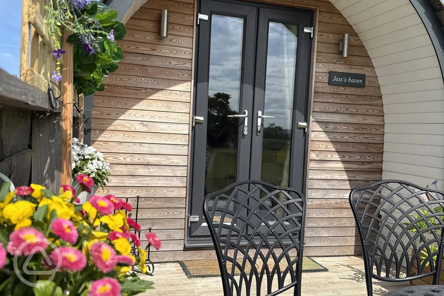 Luxury ensuite glamping pod (adult only)