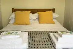 Six person (Wye) pod double bedroom with bedding