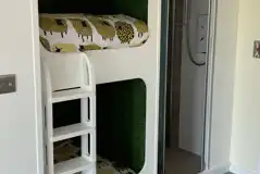 Six person (Wye) pod with a set of bunk beds