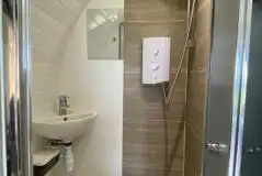 Three person (Chwefru and Irfon) pod ensuite wet room with toiletries