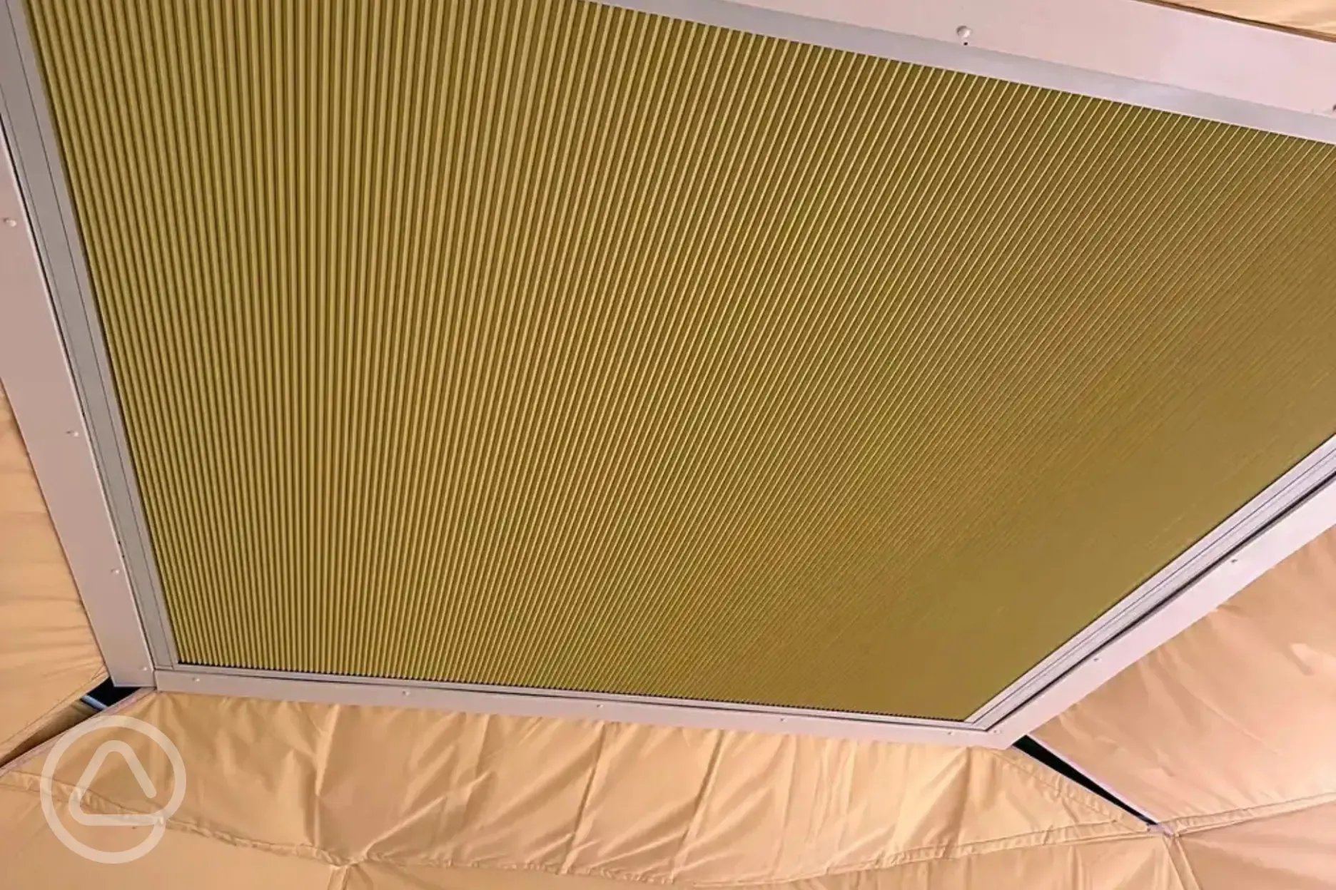 Electric stargazing roof in geodome