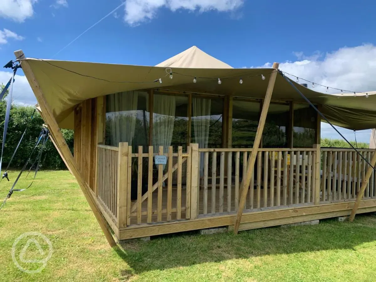 Safari tent