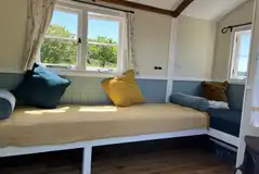 Second Valley hut with a double sofa bed, bunk beds, seating and wood burner Second Valley hut with a double sofa bed, bunk beds, seating and wood burner