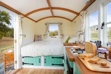 Valley ensuite shepherd's hut interior