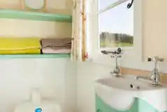 Valley ensuite shepherd's hut bathroom