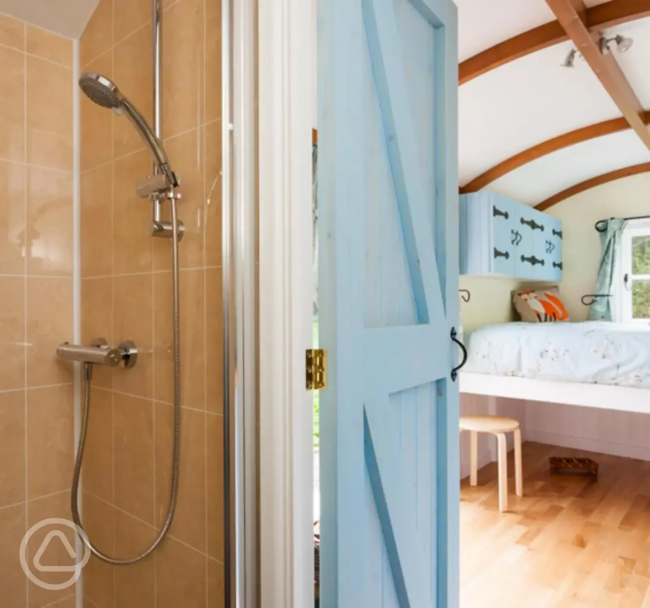 Woodland ensuite shepherd's hut bathroom