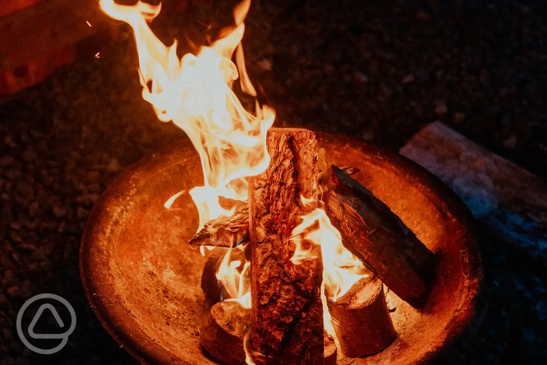 Provided firepits