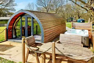 Lambs Glamping, Chesterfield, Derbyshire (11.1 miles)