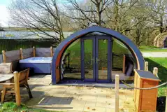 Glamping pods with hot tub