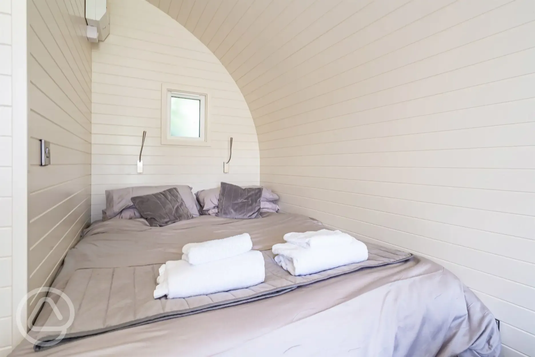 Glamping pod double bed with bedding and towels included