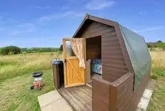 Log pod exterior, sleeping up to 3 people and dogs welcome