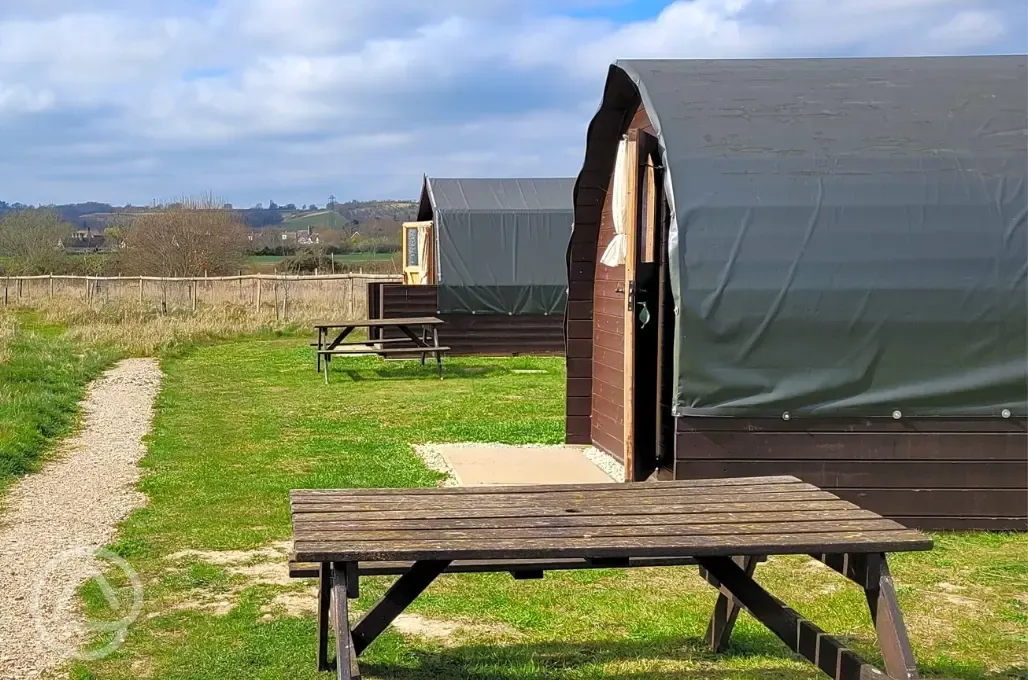 Log pods exterior, sleeping up to 3 and dog friendly