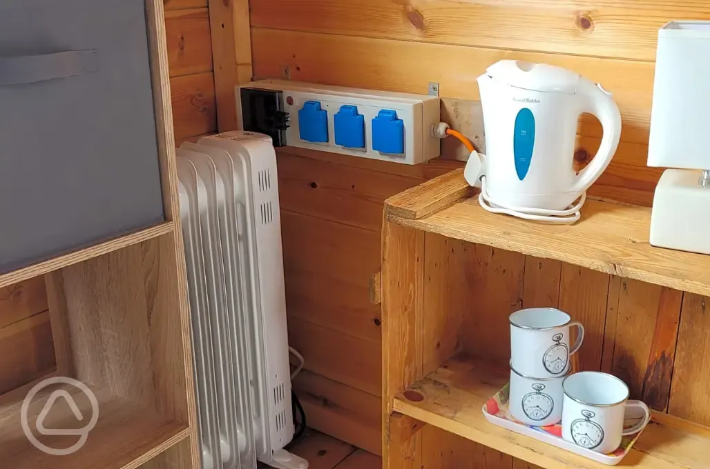 Heating and tea making facilities in the log pod