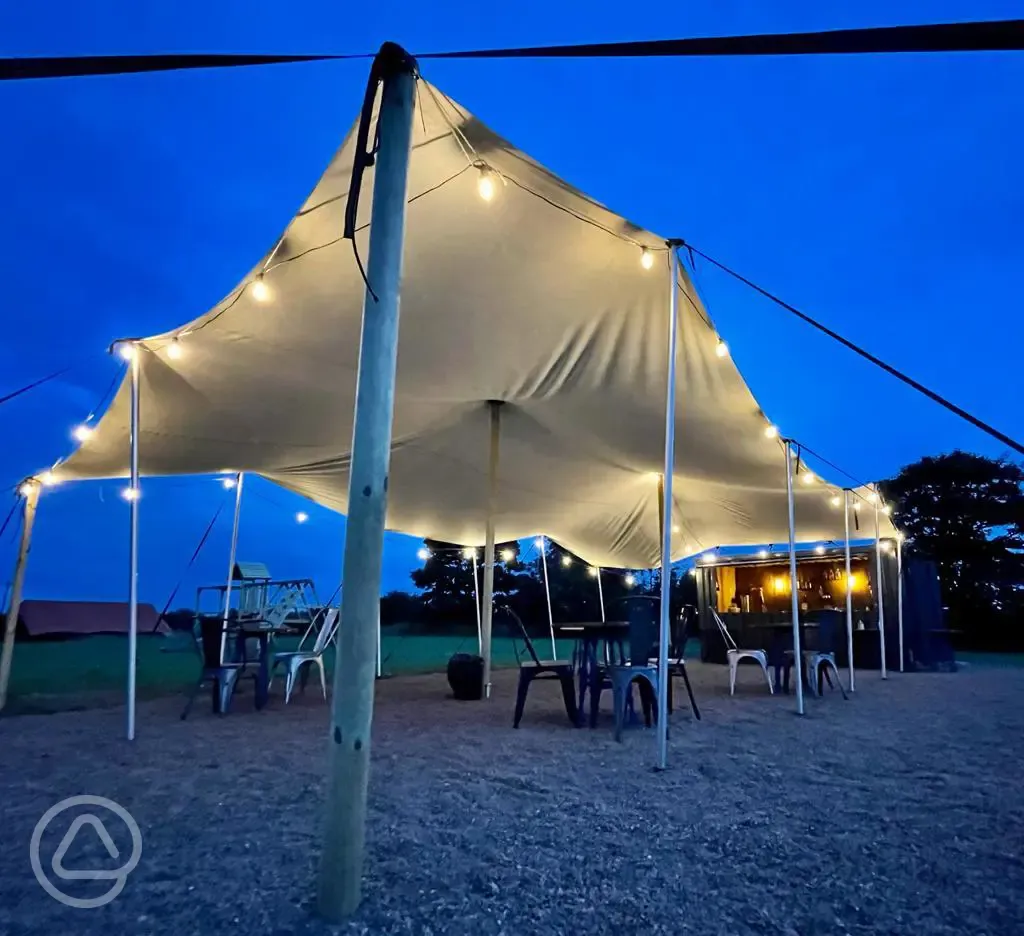 Stretch tent and bar