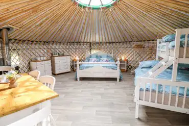 Mighty Oak yurt with hot tub - interior