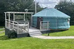 Silver Birch yurt with hot tub