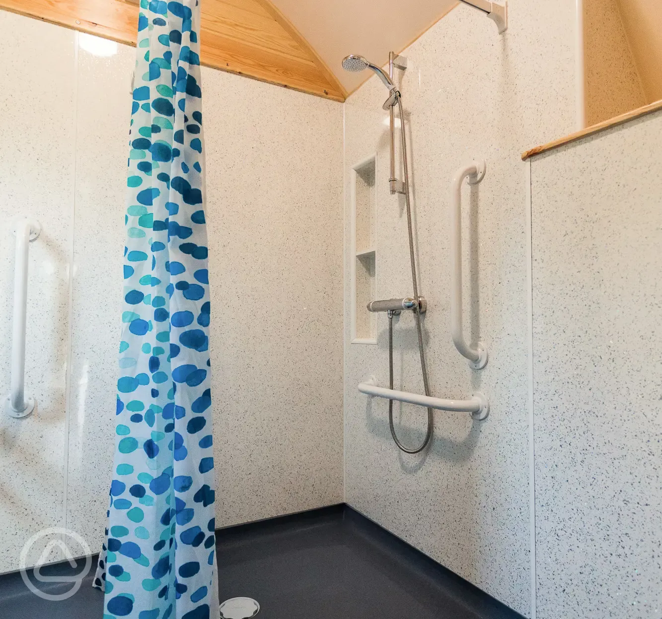 Foxwood pod ensuite with shower