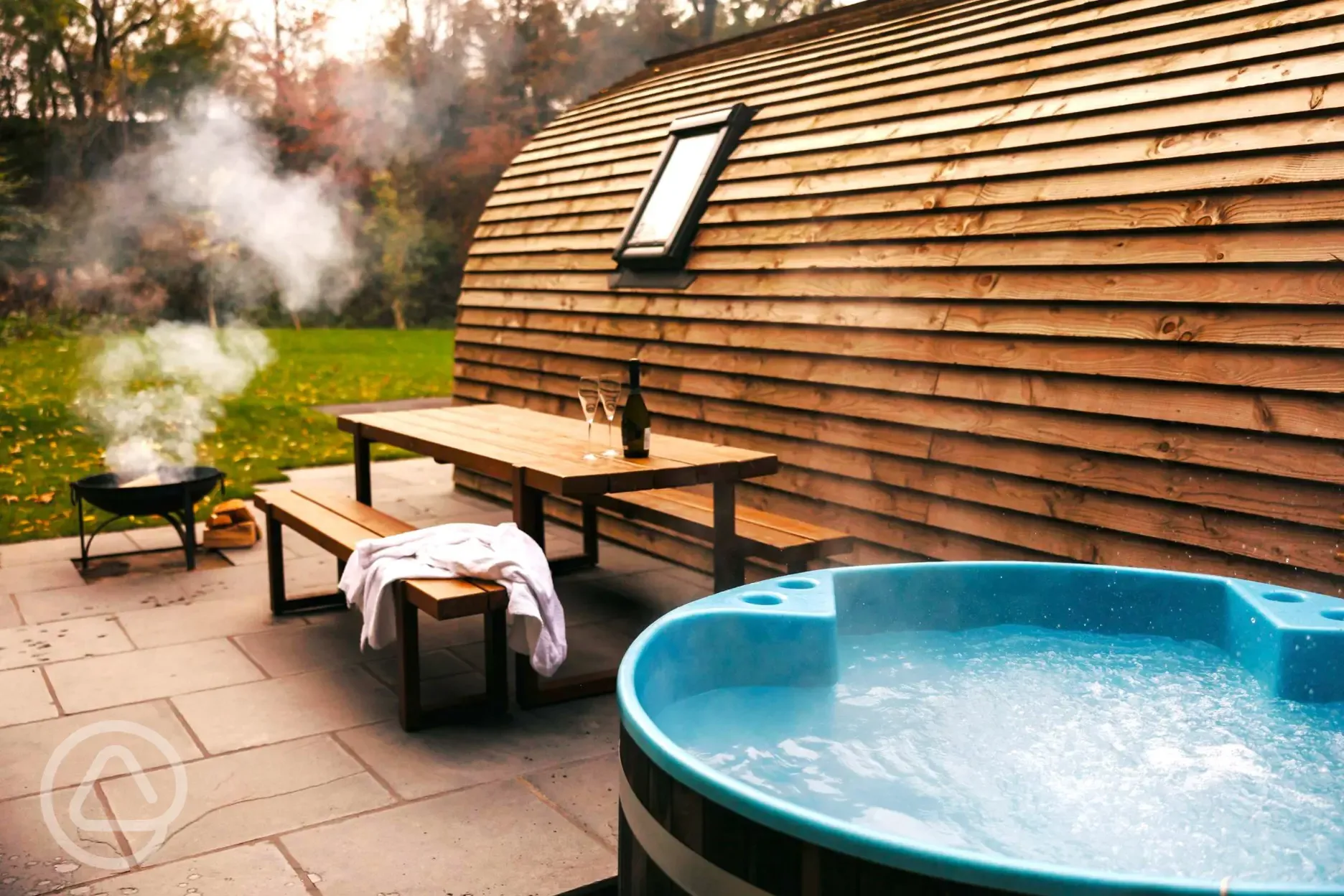 Foxwood pods with hot tubs and outdoor seating, pet friendly