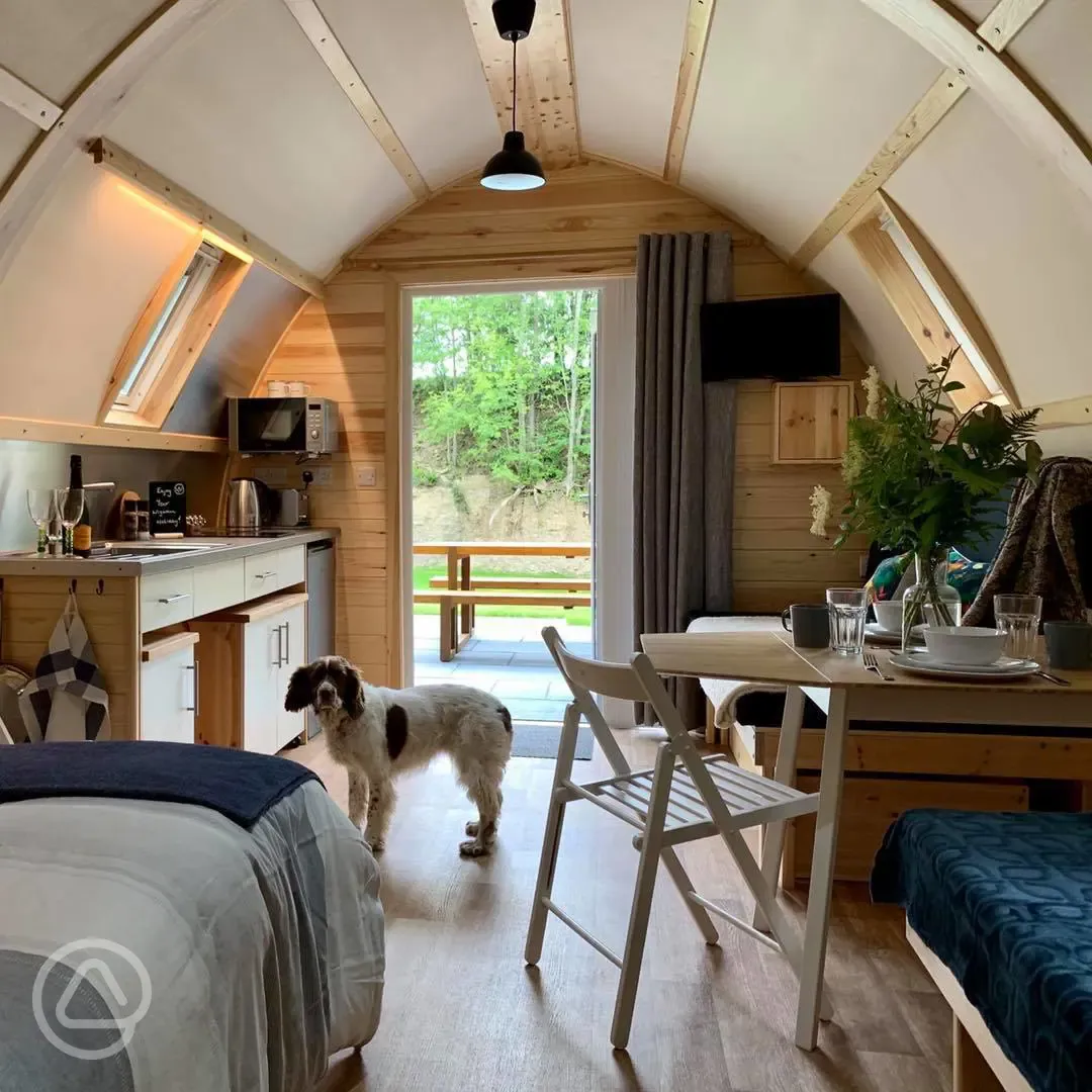 Dog friendly ensuite deluxe Wigwam pod with hot tub