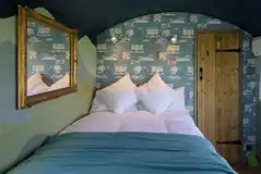 Angharad ensuite poacher's hut double bed