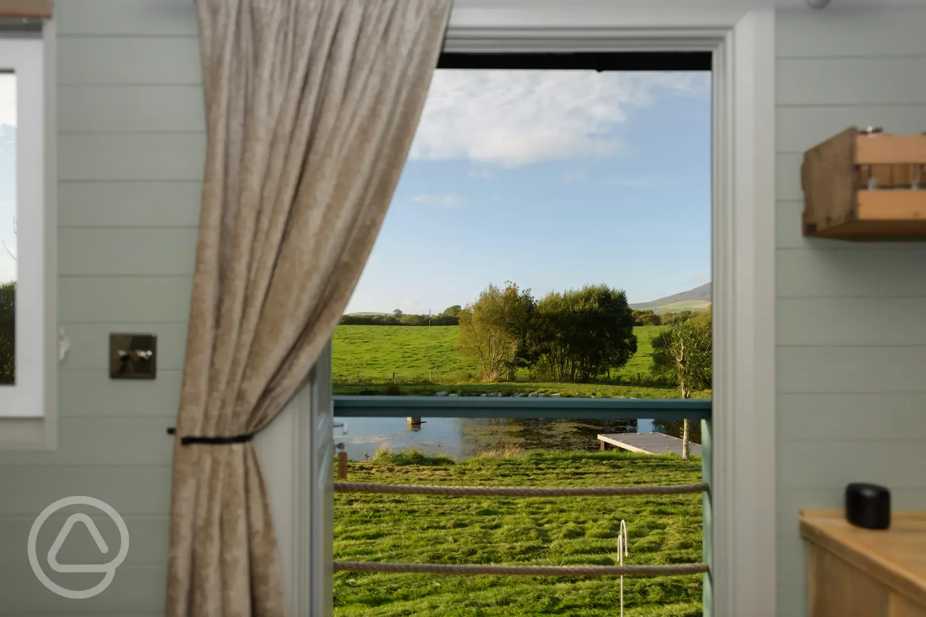 Joan ensuite shepherd's hut view