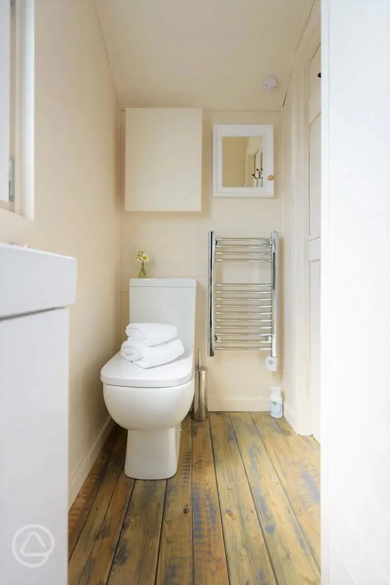 Marared ensuite gypsy hut bathroom