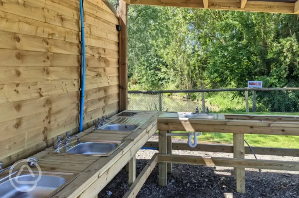  Covered and lit pot wash