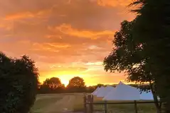 Bell tent glamping makes life easier Bell tent glamping makes life easier