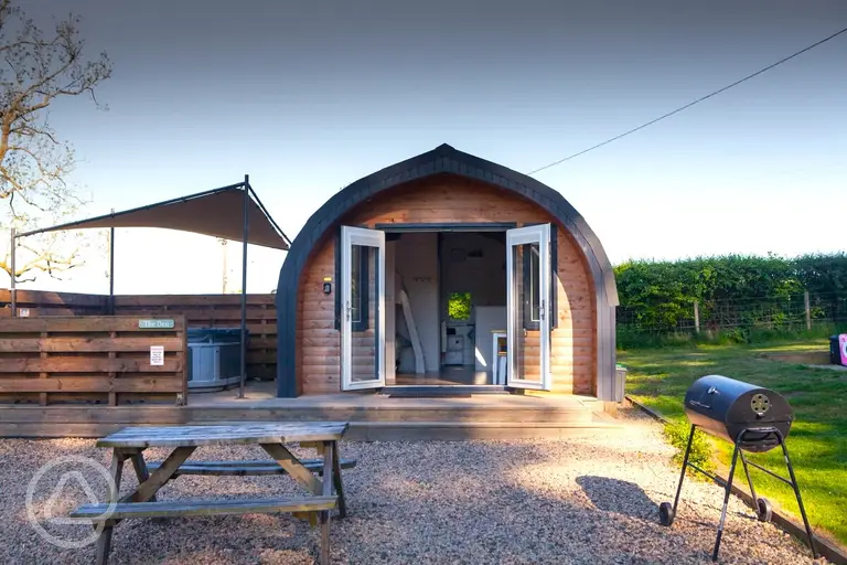 The Roost glamping pod with a picnic bench, hot tub and BBQ