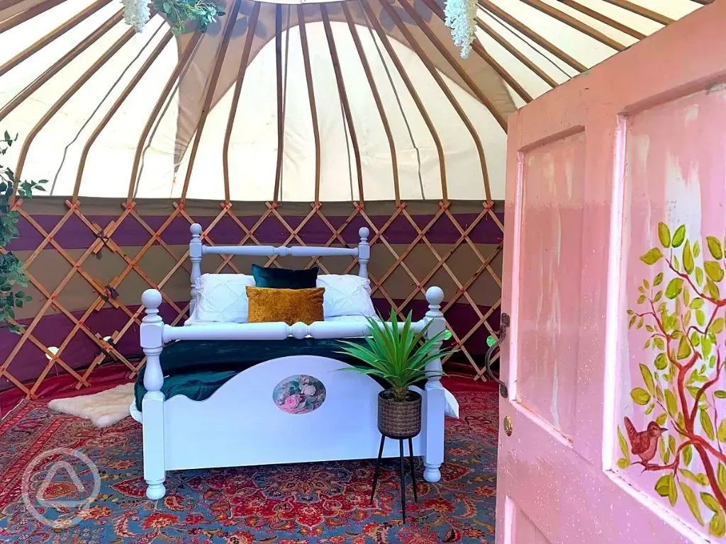 Tiddywinkle yurt interior